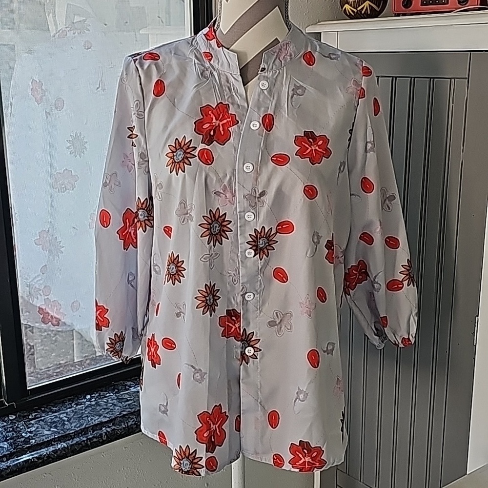Ladies Noracora blouses size medium NWT